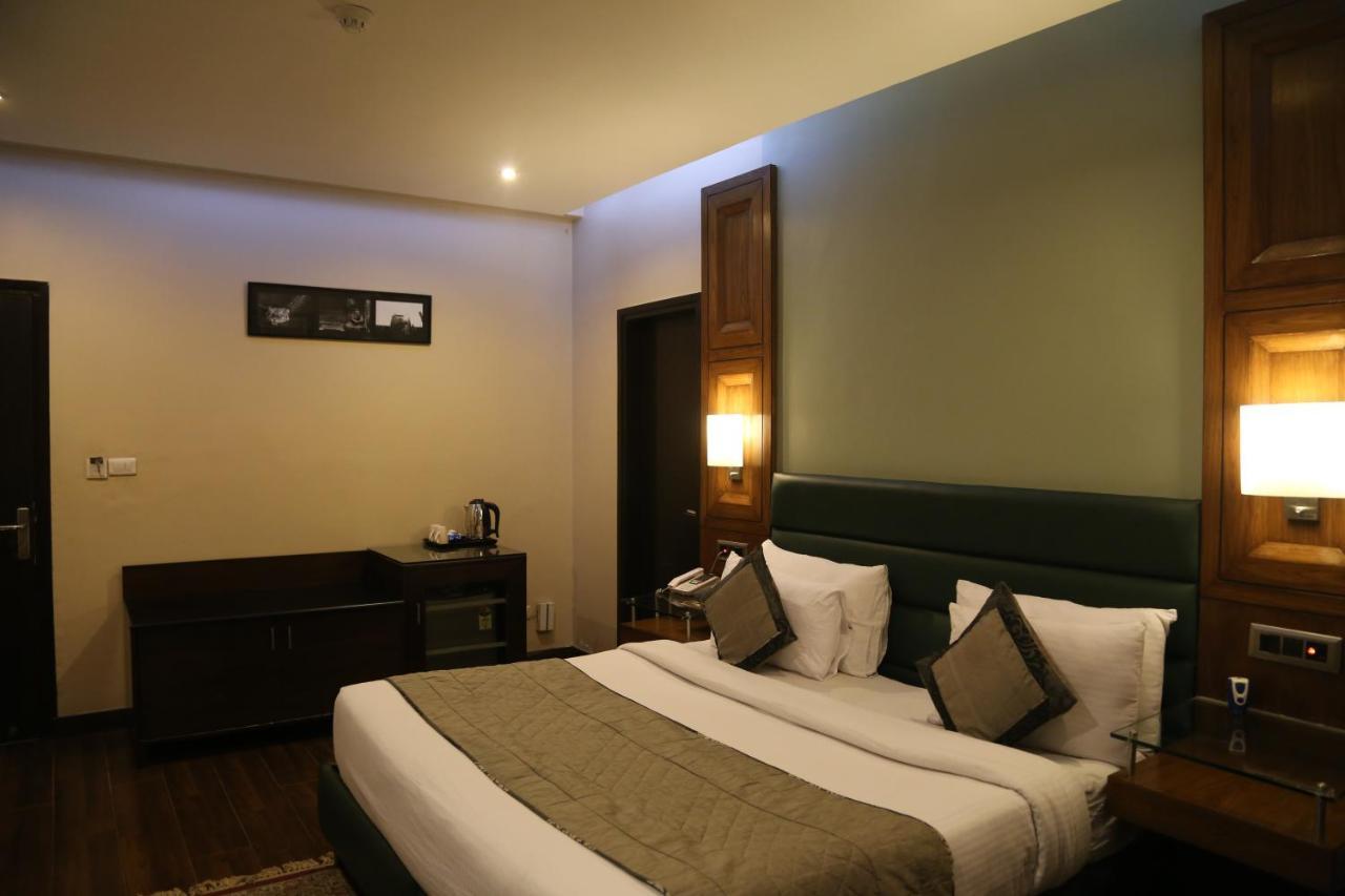 Hotel Deer Parkk New Delhi Ngoại thất bức ảnh